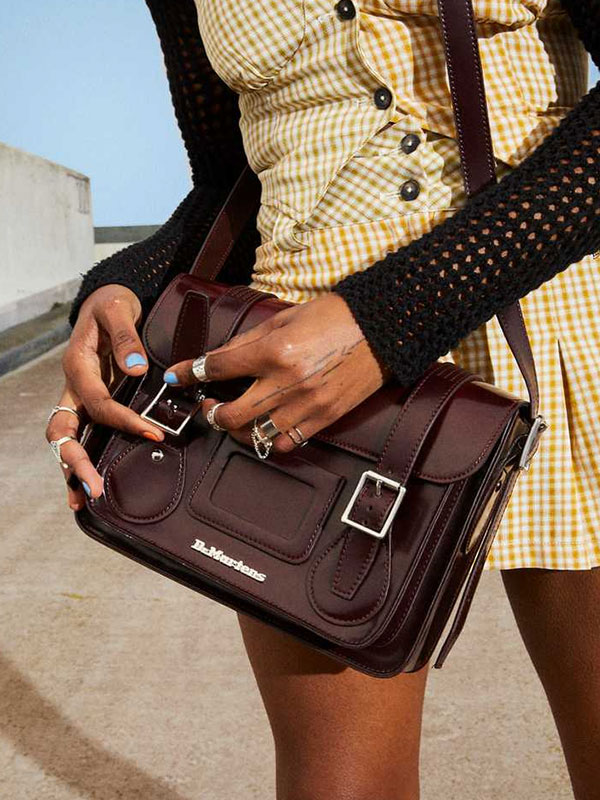 15 Stylish Vegan Messenger Bags You'll Love